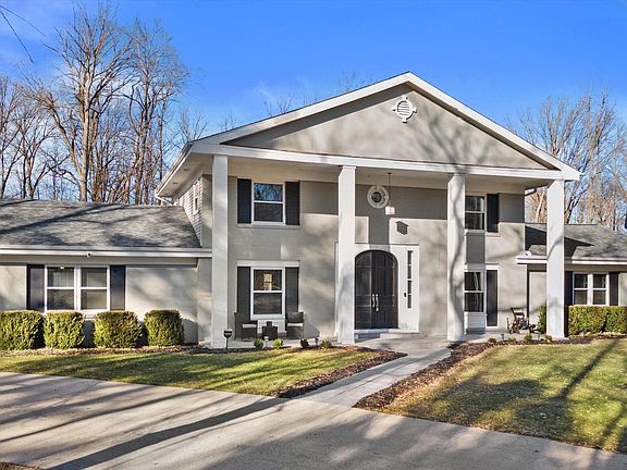 3rd image of 712 W Shady LANE