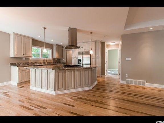 2nd image of 1076 E Elgin Ave