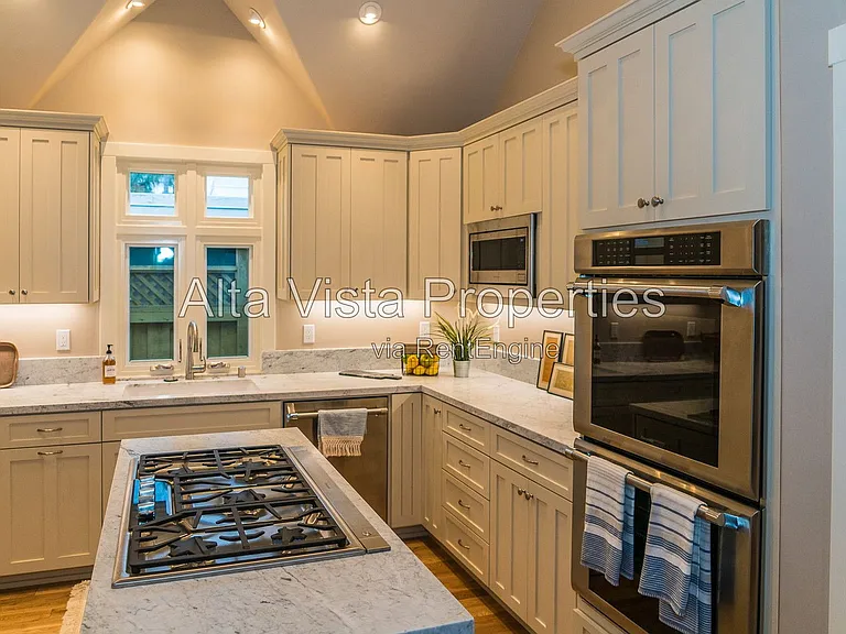 5606 Dolphin Pl — Photo 5