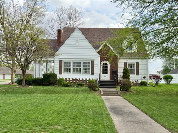109 E Delaware Ave, Casey, IL 62420