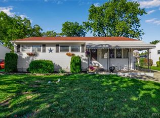 27 Rogers Dr, Depew, NY 14043