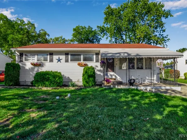 27 Rogers Dr, Depew, NY 14043