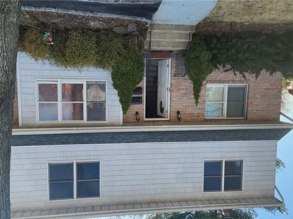 3 Hallock St APT 2, Farmingdale, NY 11735