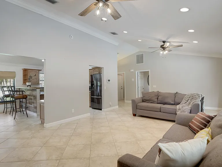 542 Indigo Ave — Photo 7