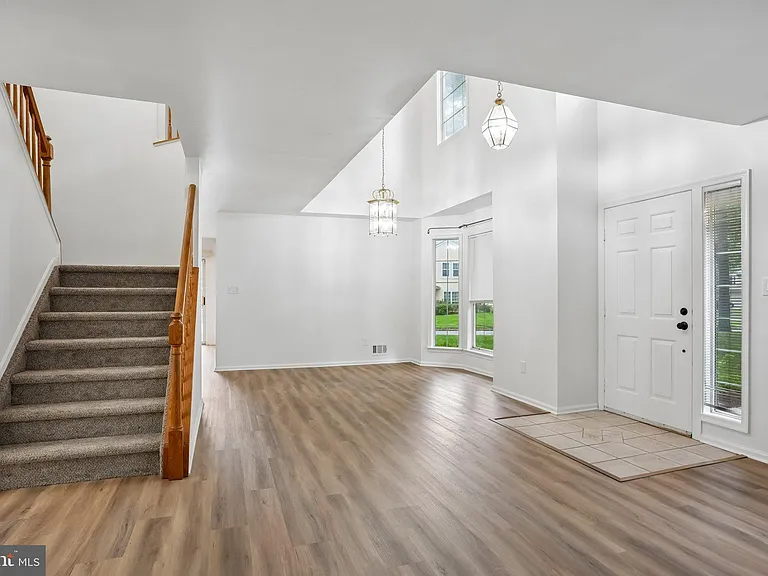1 Colebrook Ct — Photo 5
