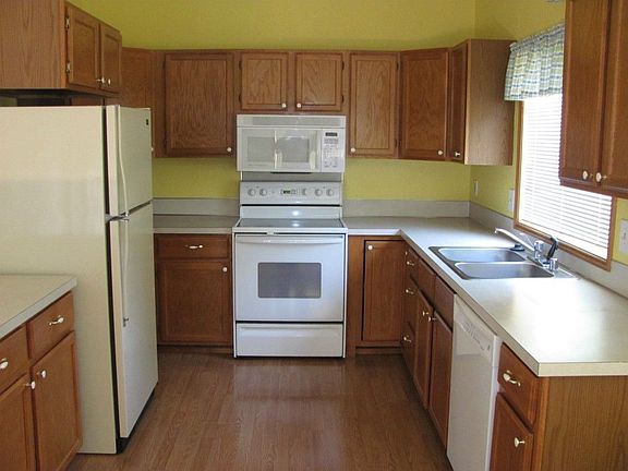 3rd image of 3632 Lake Forest Ct SE