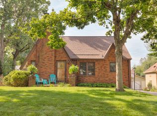 6420 Elmcrest Dr, Windsor Heights, IA 50324