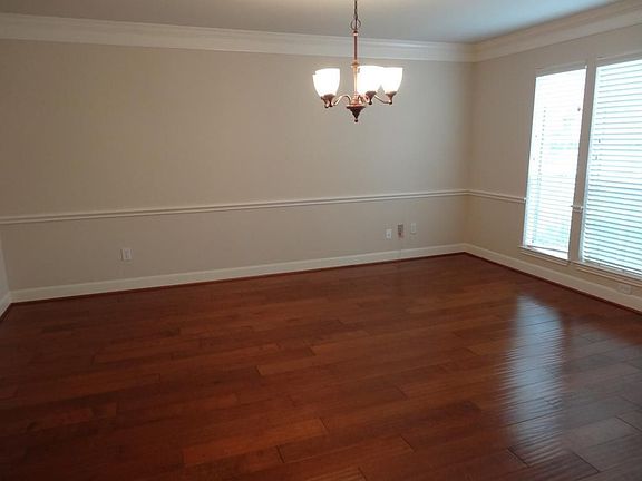 4th image of 4415 Warwick Dr
