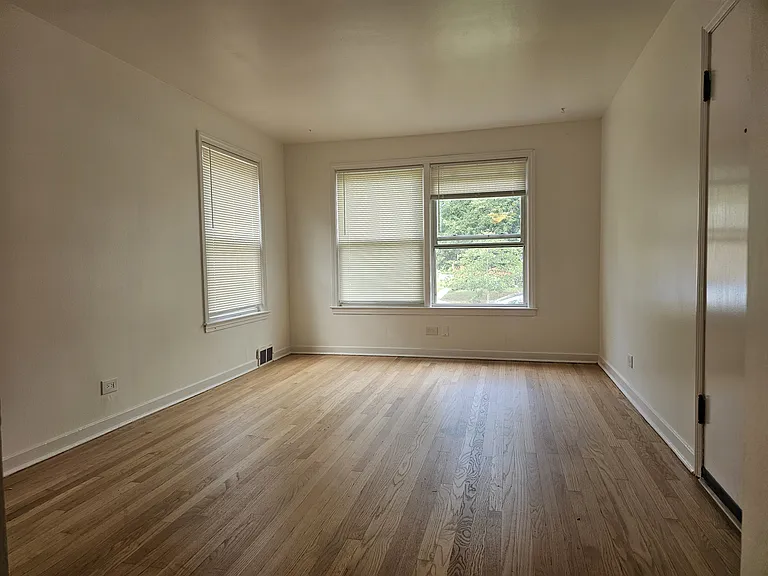 9013 La Crosse Ave #1B — Photo 7