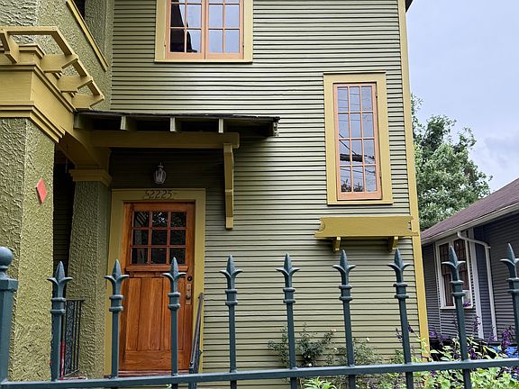 3rd image of 2225 Dante St