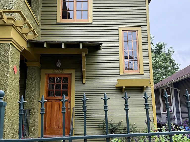2225 Dante St — Photo 3