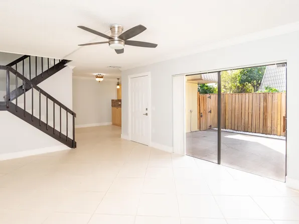 1700 Embassy Drive #305, West Palm Beach, FL 33401