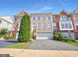 18546 Pineview Sq, Leesburg, VA
