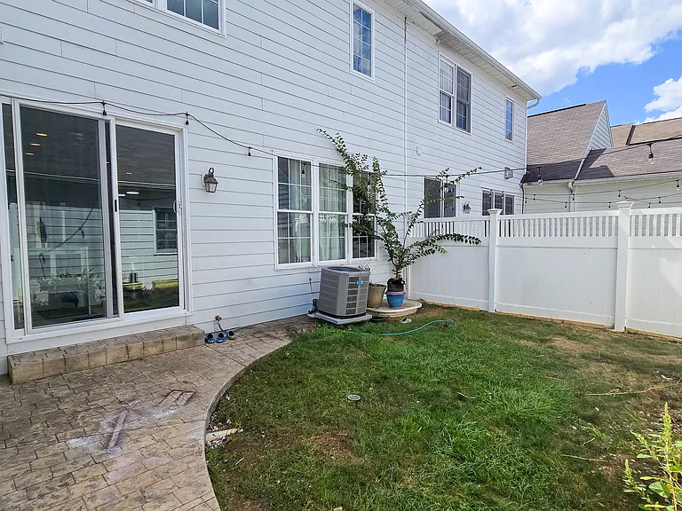 15 Summer Ln — Photo 78