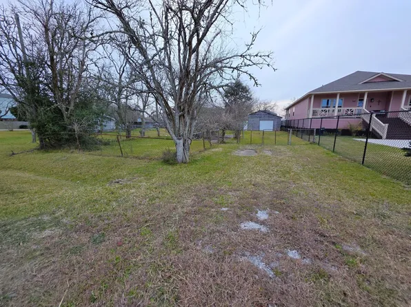 742 5th St, San Leon, TX 77539