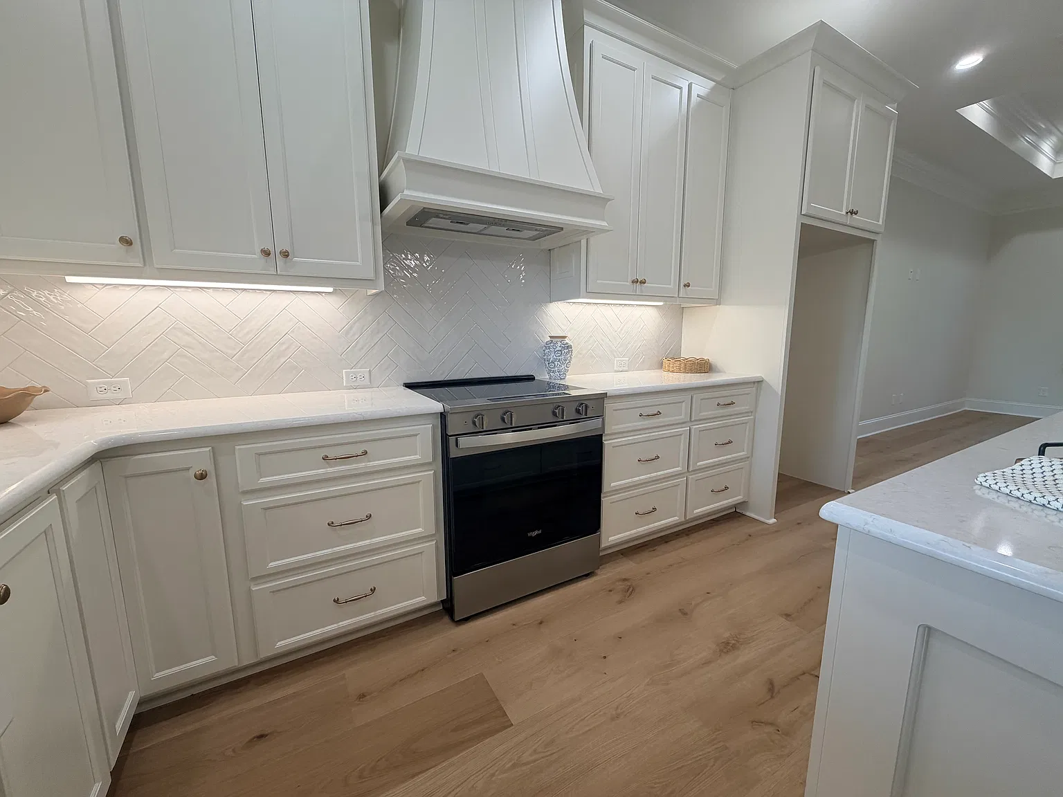 4 bed, 2287 sqft, $4,000 — Photo 2