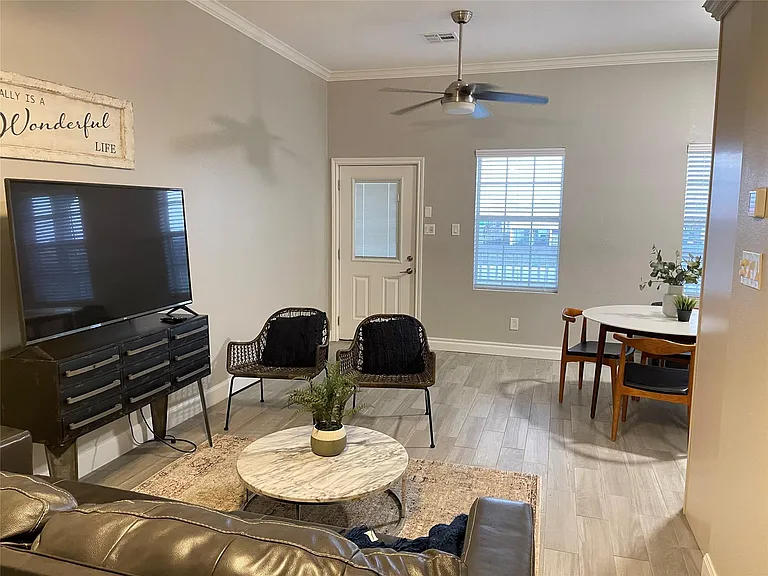 1015 Bluewater Dr #2 — Photo 2