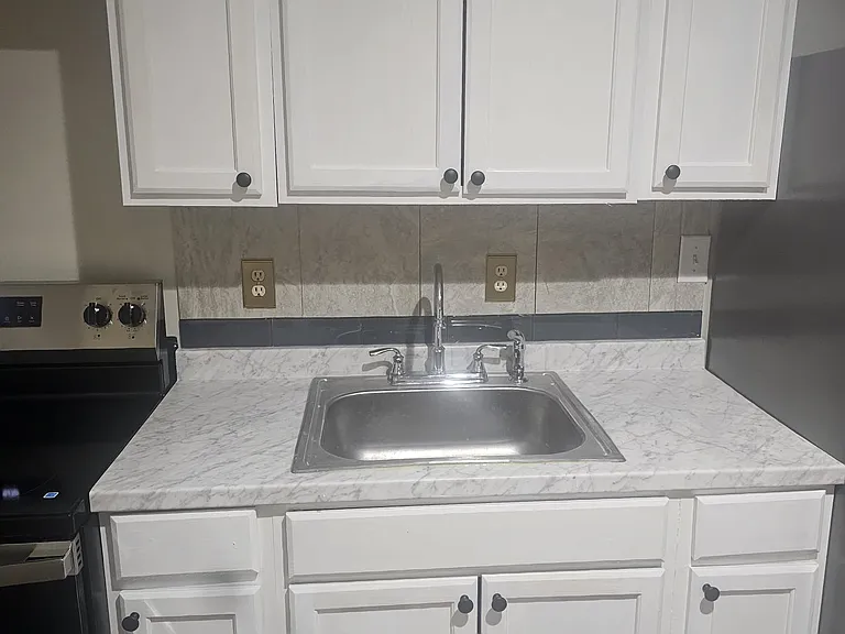 219 Castleton Ter — Photo 5