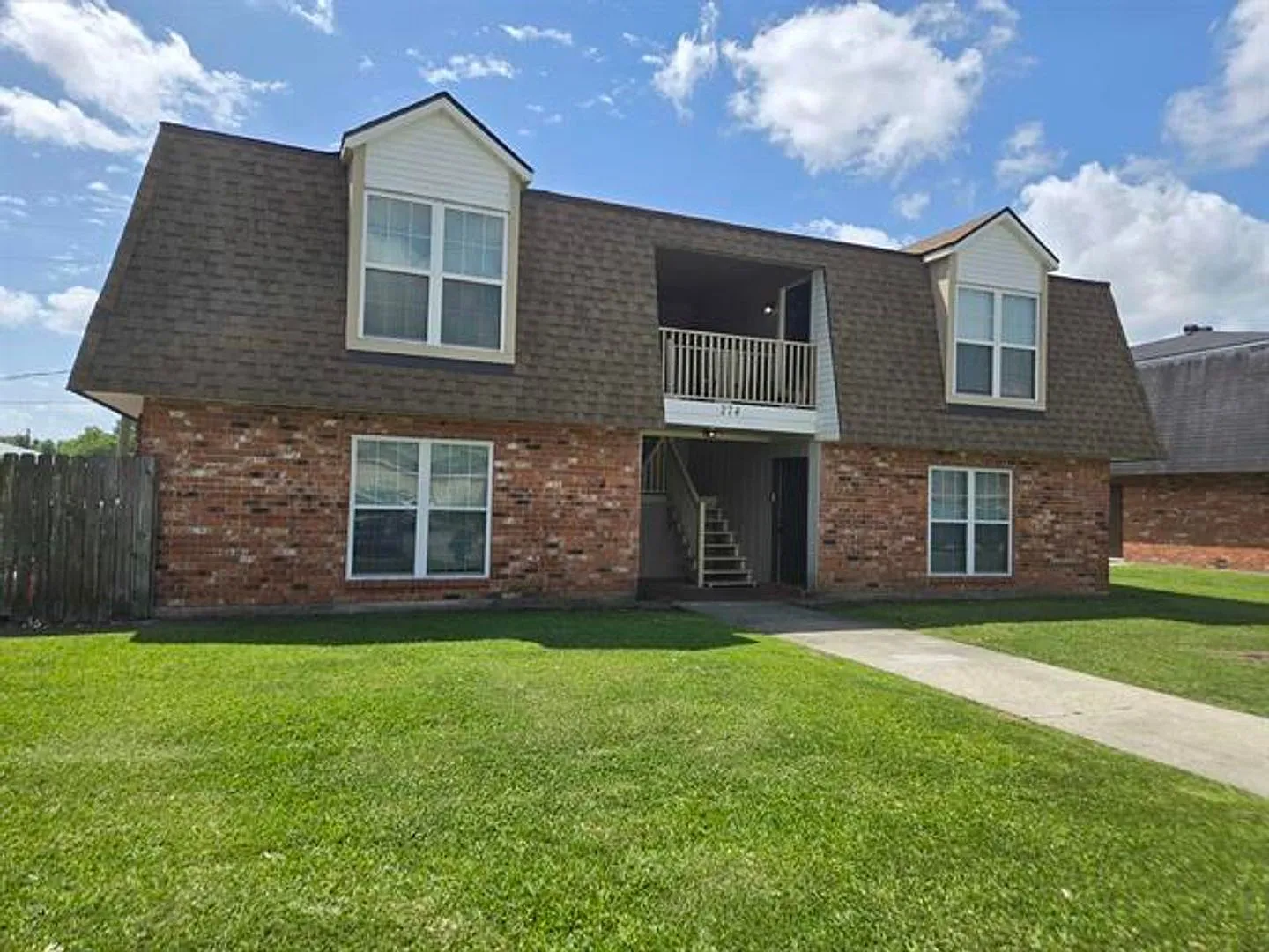 274 Monarch Dr — Photo 1