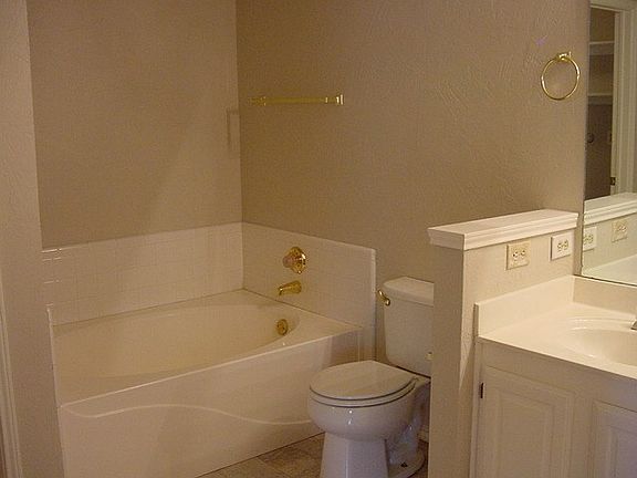 5th image of 3544 Briargrove Ln