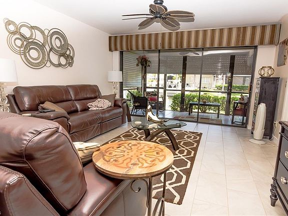 5th image of 912 SW 48th Ter APT 106