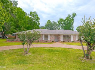 1206 Sunset Dr, Canton, MS 39046