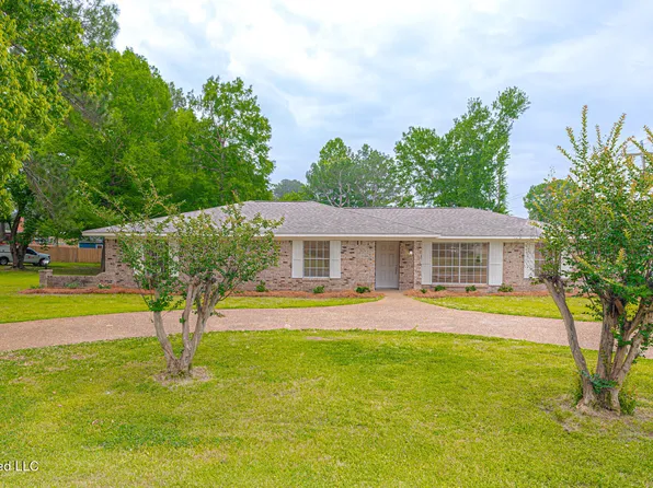 1206 Sunset Dr, Canton, MS 39046