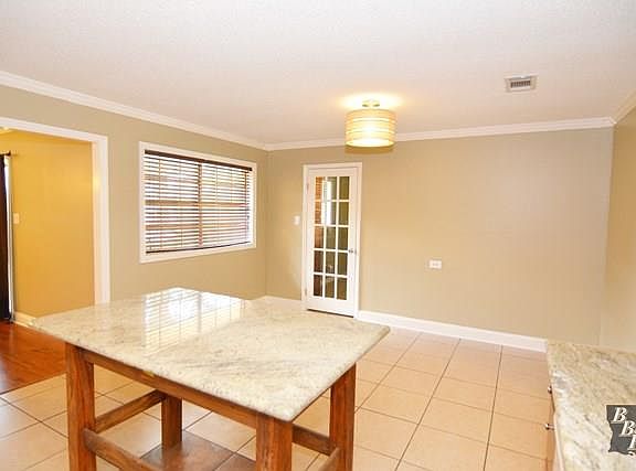4th image of 404 Walker Dr