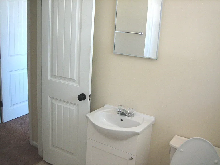2106 Robin St — Photo 5