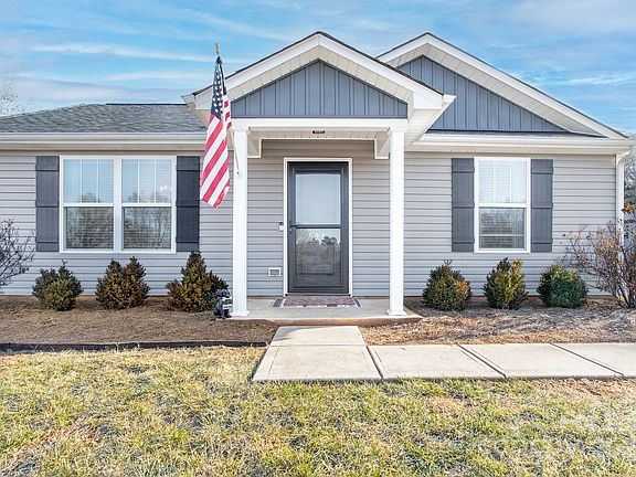 3rd image of 521 Summer Creek Dr