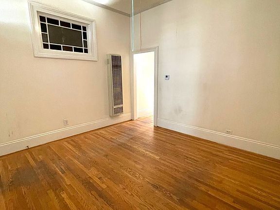 4th image of 541 Linden St