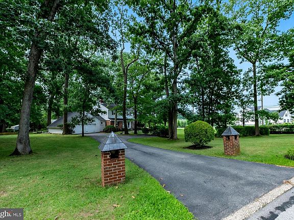 2nd image of 399 Woodlyn Dr