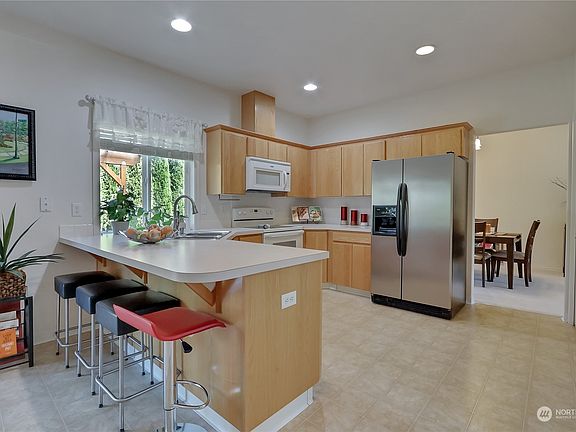 4th image of 7328 33rd Avenue NE