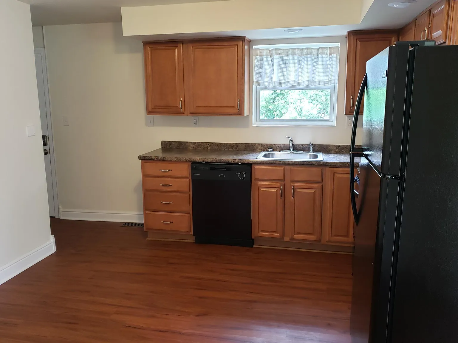 354 Oak Rd photo 1