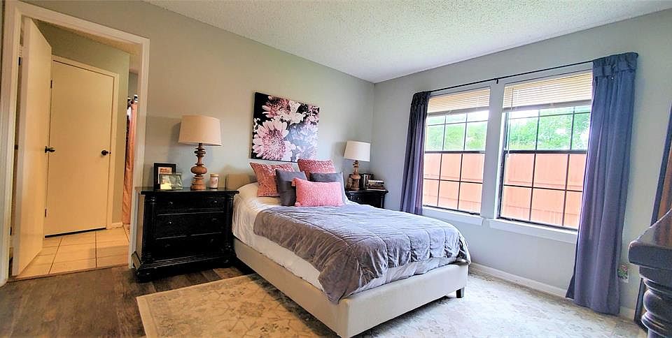 1st image of 901 Elmhill Ct