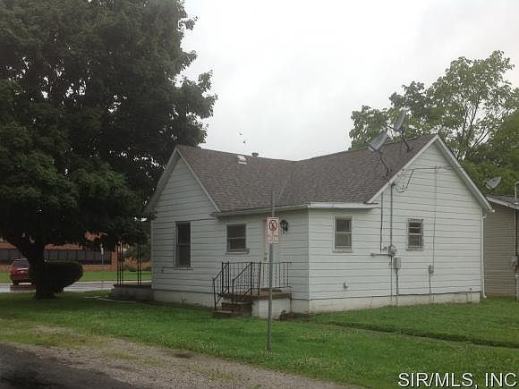 1st image of 700 N Deneen St