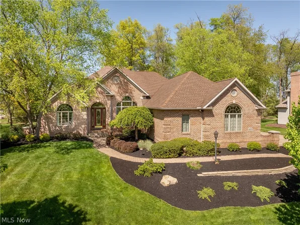 1575 Chadford Gate SE, North Canton, OH 44709