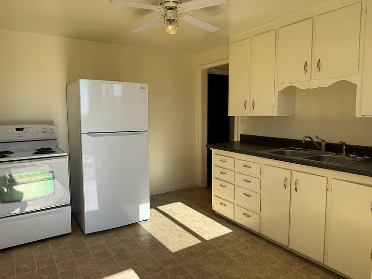 145 W 100 N — Photo 11