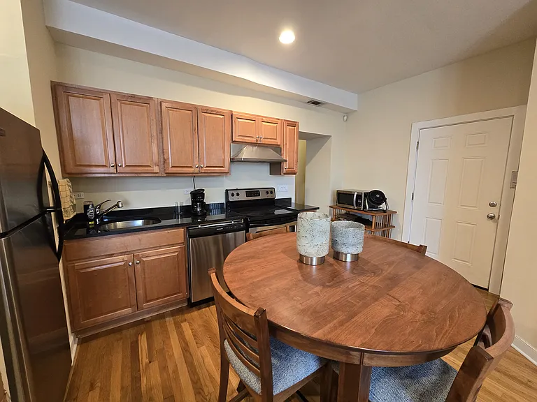 605 W Belmont Ave #203 — Photo 6