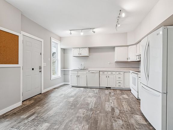 4th image of 1505 Montrose Ter