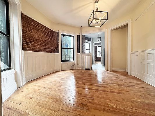 5th image of 139 W 116th St APT 6