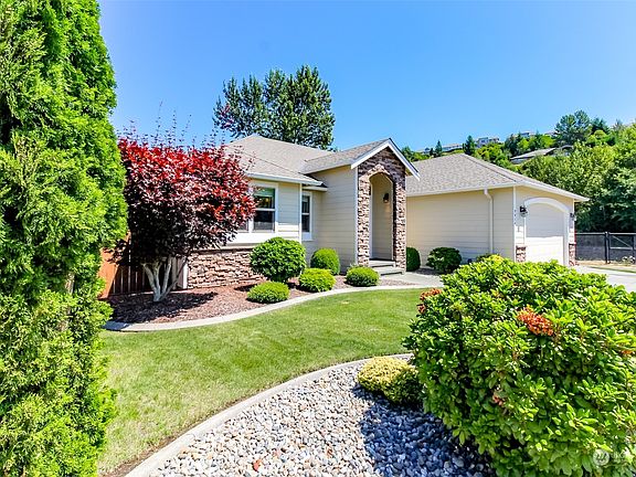 3rd image of 9916 176th Avenue E