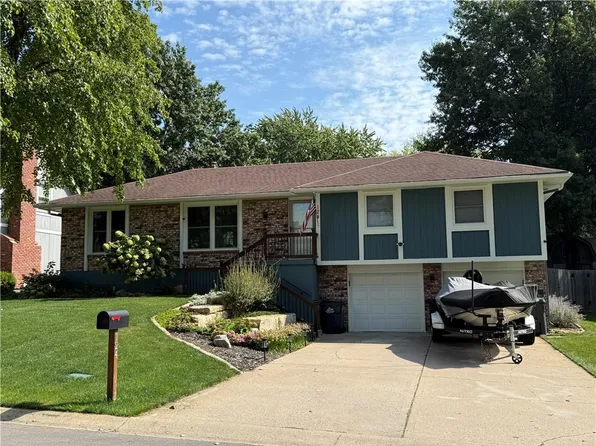 124 SW 27th St, Blue Springs, MO 64015