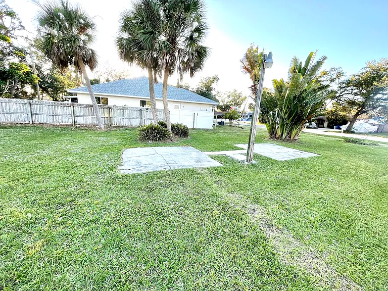 575 Randolph Rd — Photo 27