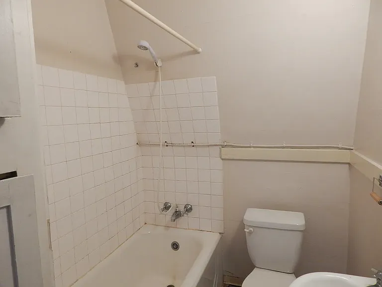 5609 20th Ave NE #4 — Photo 9