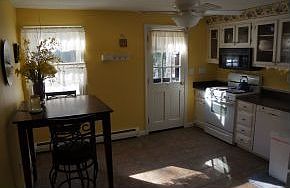 Sunny eat- in kitchen