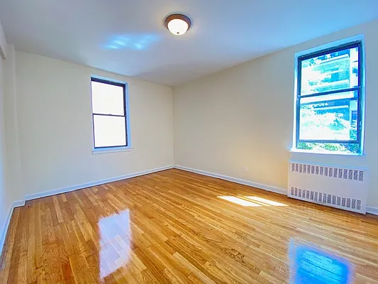 Rented by Queens Apartments Realty LLC | media 18