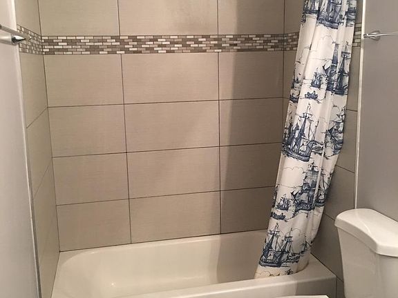 4th image of 9875 143rd St #2