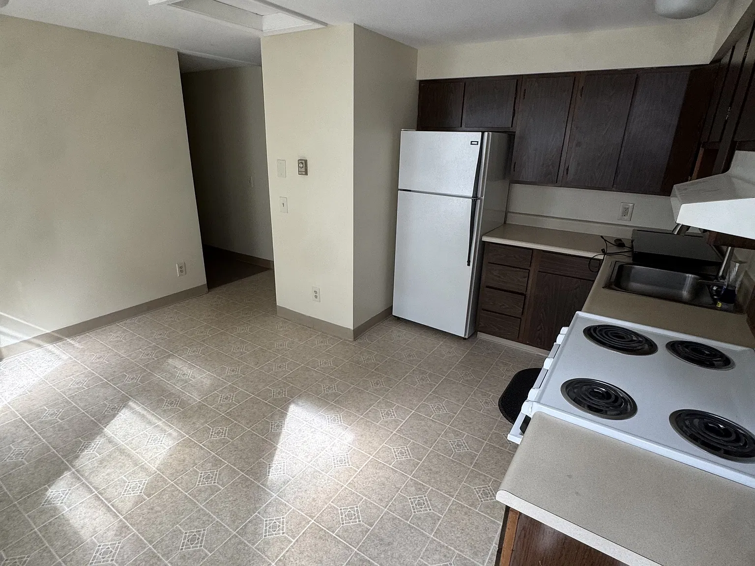 Knox ST Apartments - 16 — Photo 2