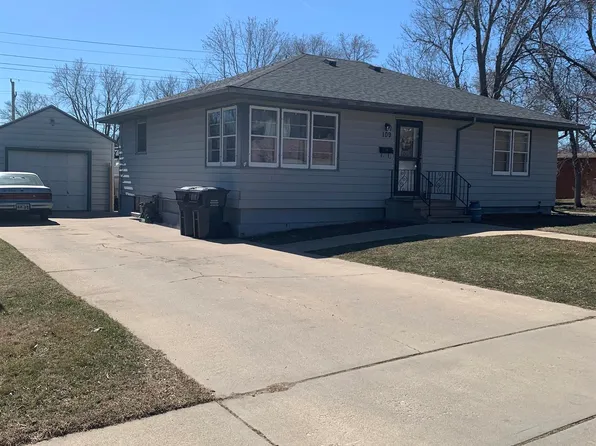 109 E 4th St, Dell Rapids, SD 57022
